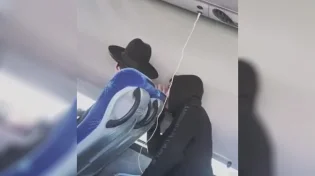 בלי בושה: צעיר ערבי מטריד בחור ישיבה באוטובוס