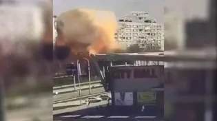 בלי רחמים: הרוסים מפציצים בניין של 9 קומות באוקראינה