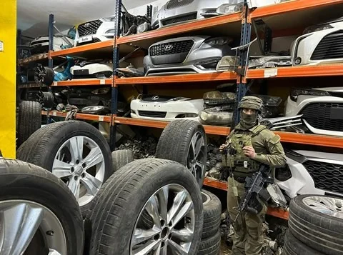 לא יאמן: כך נראו רגעי הפשיטה על משחטת הרכבים לא יאמן: כך נראו רגעי הפשיטה על משחטת הרכבים