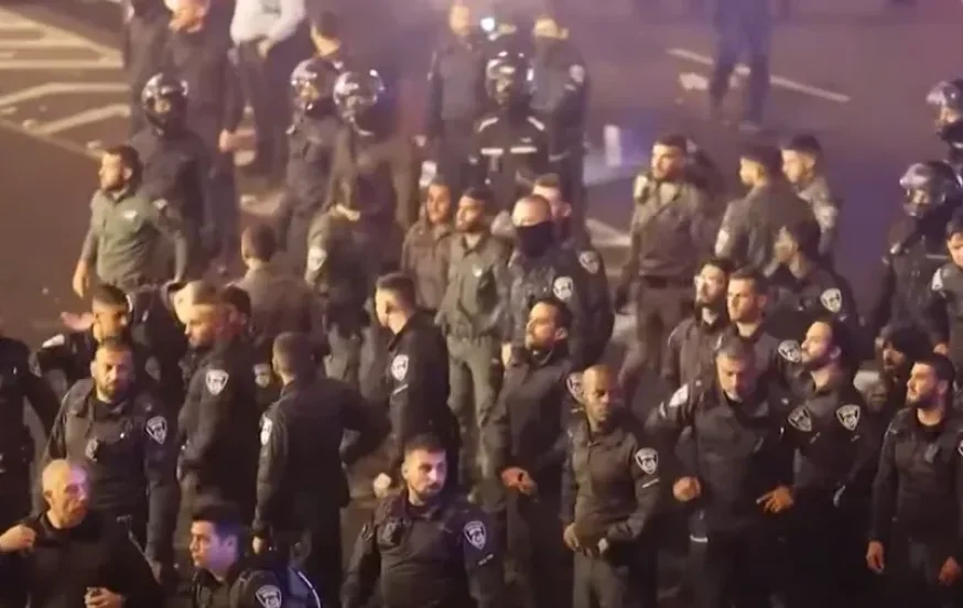 אחרי לילה של הפרות סדר: חודשו ההפגנות ברחבי הארץ אחרי לילה של הפרות סדר: חודשו ההפגנות ברחבי הארץ