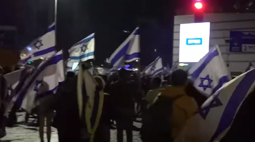 גם הערב: אלפי מפגינים בתל אביב נגד הרפורמה 