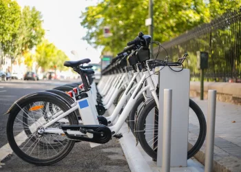 "כלי רצח": הגאון הרב זילברשטיין במכתב חריף נגד אופניים