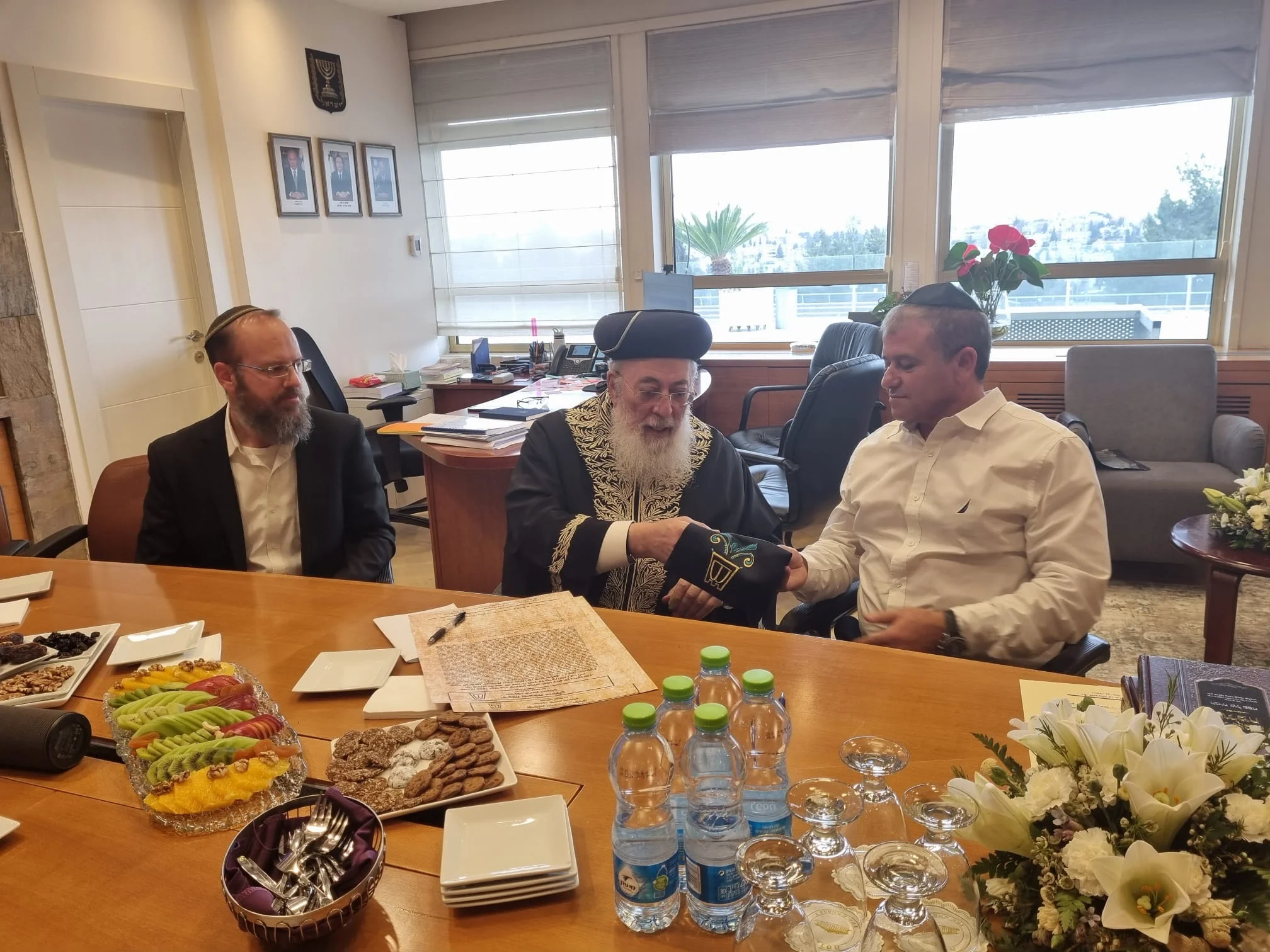 לשכת הרבנות ירושלים: הראשון לציון מכר את החמץ של הכנסת לשכת הרבנות ירושלים: הראשון לציון מכר את החמץ של הכנסת