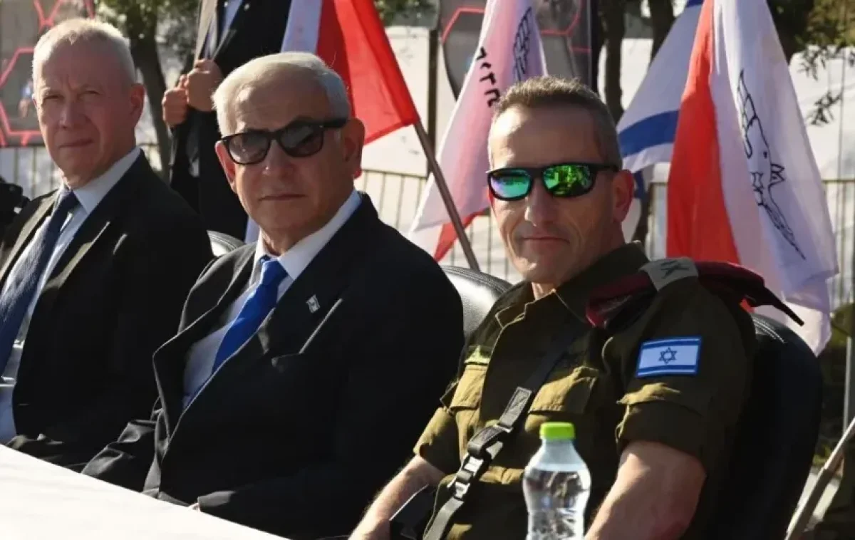 לראשונה מאז הפיטורים: נתניהו וגלנט בתמונה משותפת לראשונה מאז הפיטורים: נתניהו וגלנט בתמונה משותפת