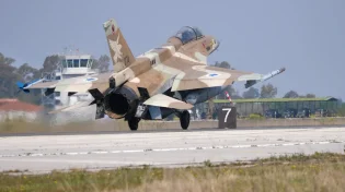 משיב נגד: צה"ל תוקף את המרחב הירי מסוריה