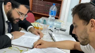 הזמר לירן דנינו בחברותא קבועה עם הרב אבידן סנדרוסי