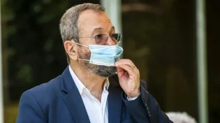 "אהוד ברק צריך לשבת מאחורי סורג ובריח"