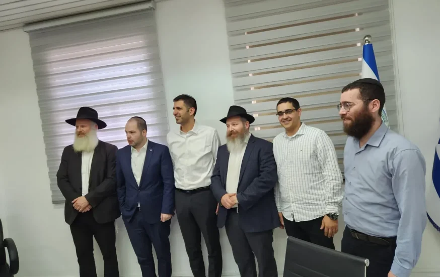 שר התקשורת נפגש עם 'יד לאחים' למניעת פעילות מיסיון ברשת שר התקשורת נפגש עם 'יד לאחים' למניעת פעילות מיסיון ברשת