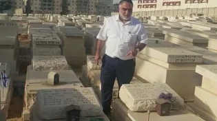 צפו: חיילי צה''ל ולוחם השב"כ הקבורים בבני ברק 