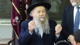 העתירו בתחנונים עבור זקן המקובלים הגה"צ בצרי שליט"א