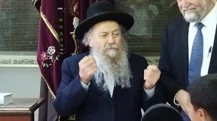 העתירו בתחנונים עבור זקן המקובלים הגה"צ בצרי שליט"א