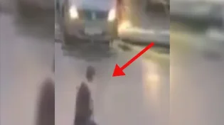 קיבל "דחיפה" מהשמיים? חצה את הכביש וכמעט נדרס