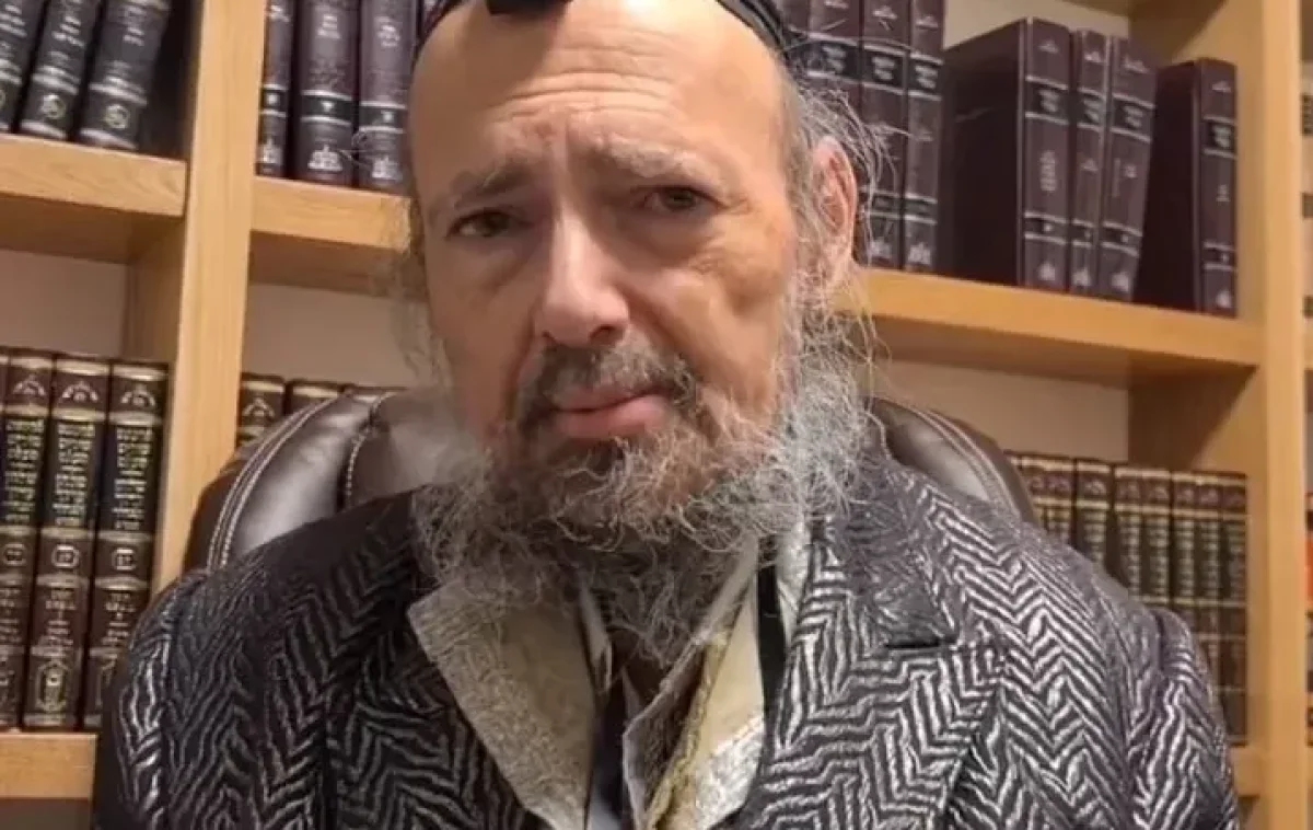אוי לנו: אדם שלף סכין וניסה לדקור את הגר"ד קוק שליט"א אוי לנו: אדם שלף סכין וניסה לדקור את הגר"ד קוק שליט"א