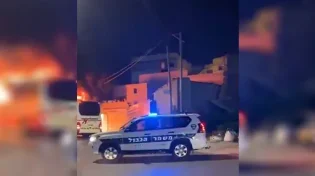 צפו: אוטובוס שנכנס בטעות לעיסאוויה עלה באש