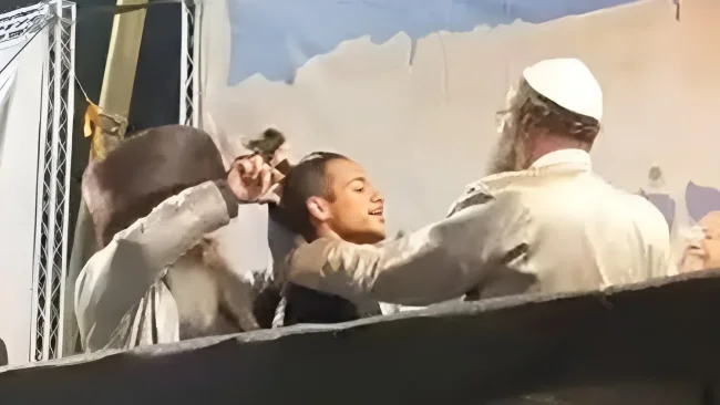 תיעוד מפתיע: הרב ארוש עשה חלאקה ליהודי שחזר בתשובה