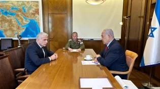 מבצע "מגן וחץ": נתניהו ולפיד נפגשו לעדכון ביטחוני