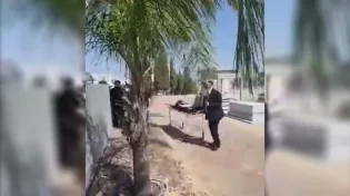 מפחיד: צבע אדום במהלך הלוויה