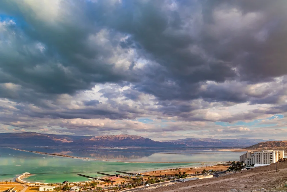 מה עושה הקב"ה כדי להראות לעם ישראל שהוא המלך?