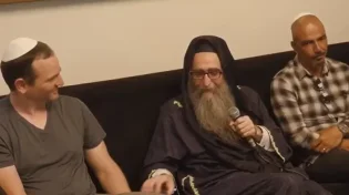 תיעוד משעשע: הרב פינטו ברגע של בדיחות הדעת&nbsp;