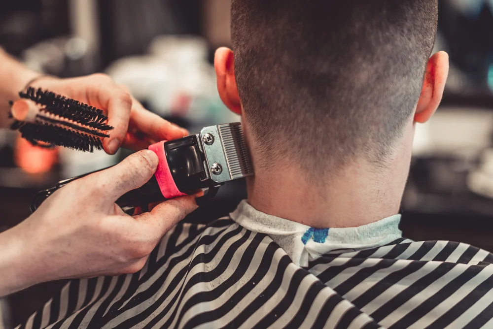 שימו לב: פטרייה מידבקת מתפשטת במספרות גברים. כך תימנעו שימו לב: פטרייה מידבקת מתפשטת במספרות גברים. כך תימנעו