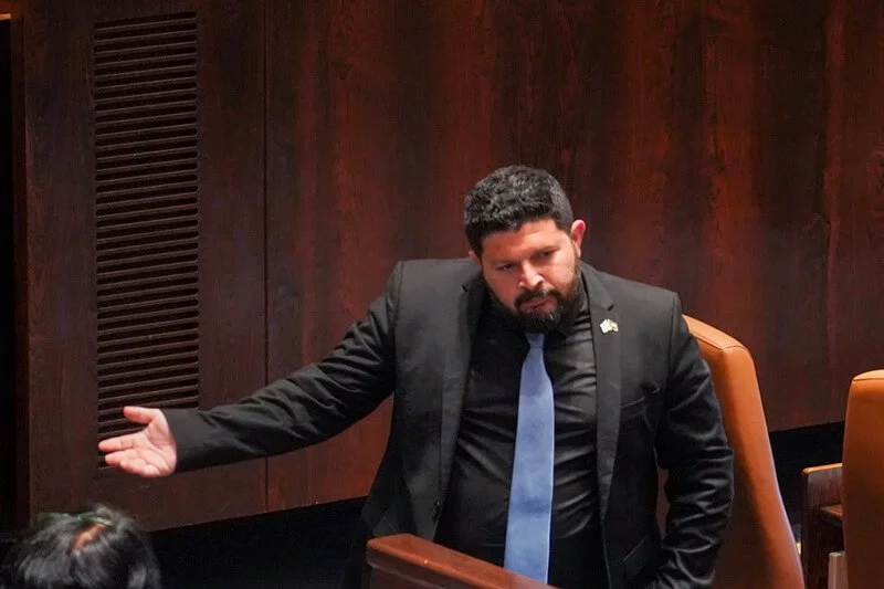 עוצמה יהודית? הח"כ פרסם הודעות בשבת והדובר התפטר