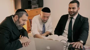 מדהים: מה קרה לדוגמן בזמן שקרא תהילים?