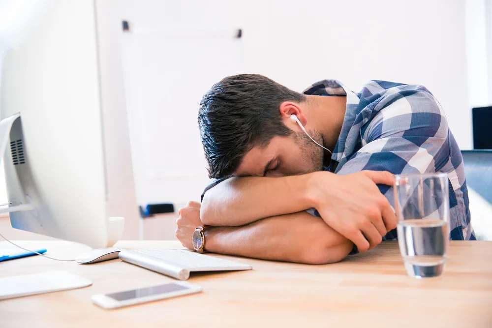 האם זה מסוכן לישון עם אוזניות? 