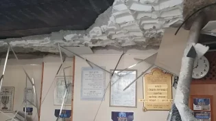 תקרת בית הכנסת קרסה דקות לפני הגעת המתפללים