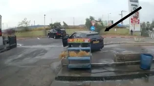 הרכב הידרדר לעבר המתדלק וכך זה נגמר - צפו