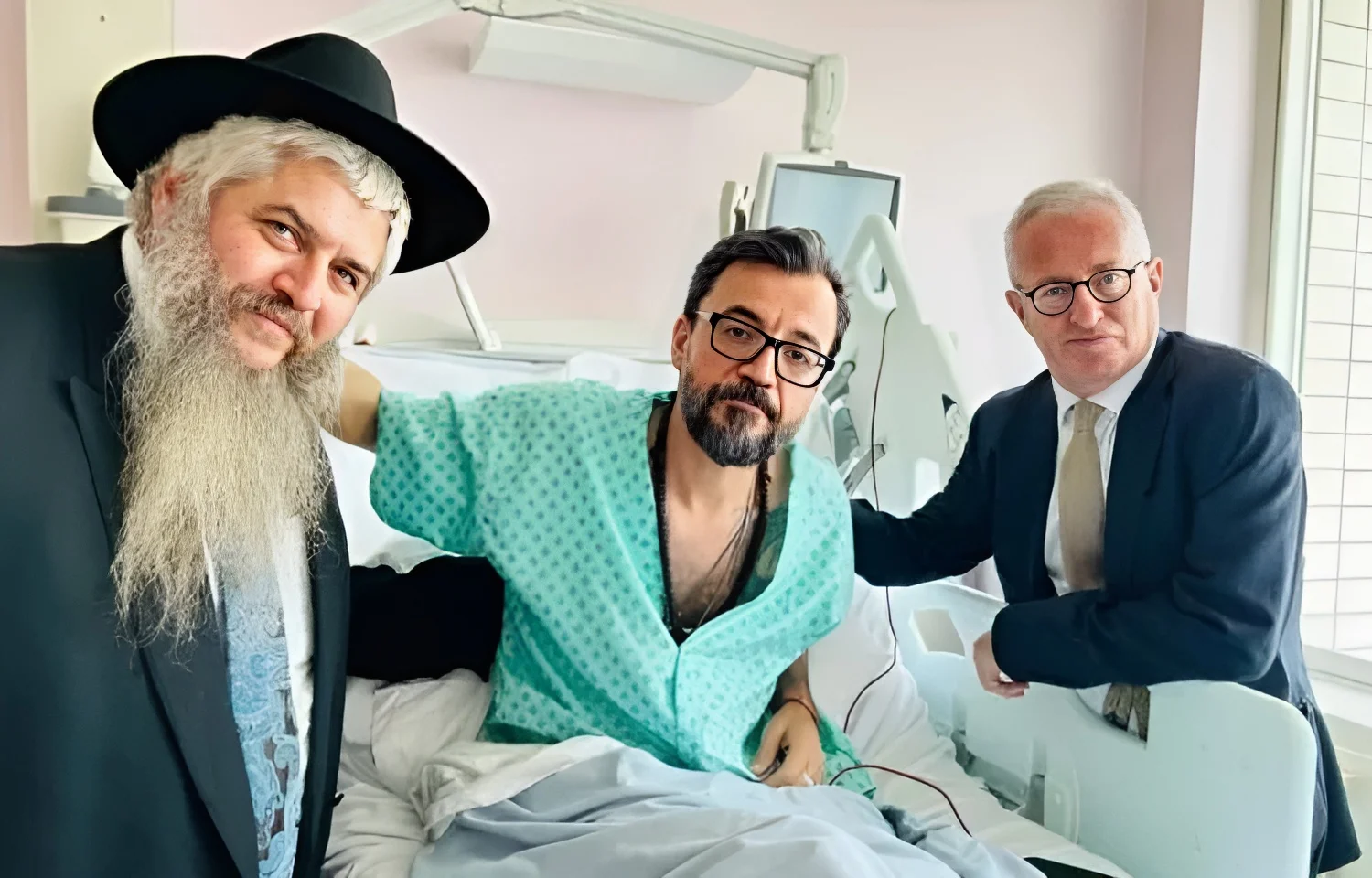 הרב אסמן ביקר את העיתונאי ששבת רעב במלחמה נגד איראן הרב אסמן ביקר את העיתונאי ששבת רעב במלחמה נגד איראן