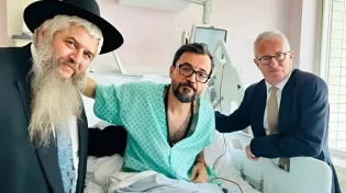 "מאבק אמיץ בטרור": חיזוק לעיתונאי ששבת רעב במלחמה נגד איראן