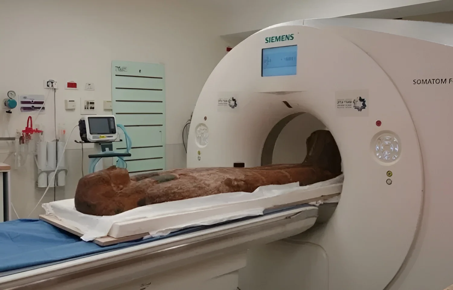 ארונות קבורה בני אלפי שניים עברו סי.טי בשערי צדק ארונות קבורה בני אלפי שניים עברו סי.טי בשערי צדק