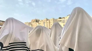 הכוהנים חיללו שבת אך הצדיק ביקש שימשיכו לברך ברכת כוהנים