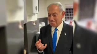 צפו: מה חיפש ראש הממשלה במטבח?
