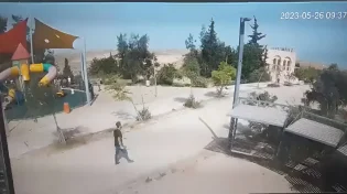 המחבל הסתובב חמוש ליד גן הילדים: התיעוד החדש חושף את הנס