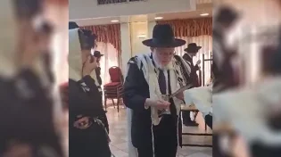 תיעוד: דקות אחרי פטירתו של מרן אדלשטיין - תינוק נקרא על שמו