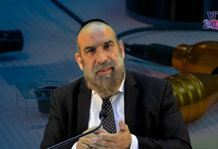 הרב עזרא שקלים | איסור כתובת קעקע ואיפור קבוע