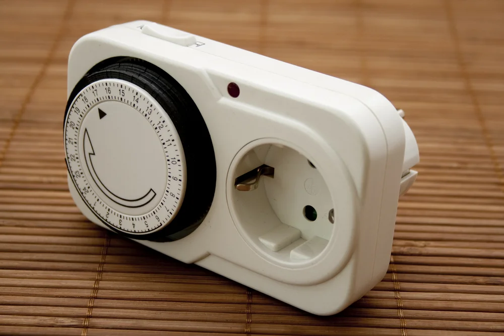 האם מותר לכוון שעון שבת לדוד חשמלי בחג?
