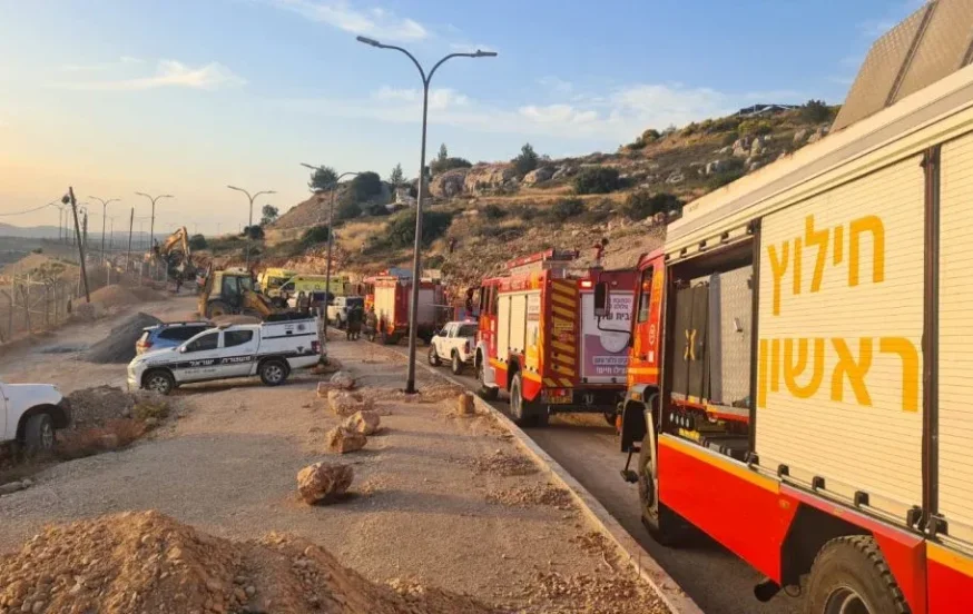 נלכדו במפולת עפר: שני הפועלים חולצו, אחד במצב קשה נלכדו במפולת עפר: שני הפועלים חולצו, אחד במצב קשה