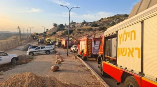 נלכדו במפולת עפר: שני הפועלים חולצו, אחד במצב קשה