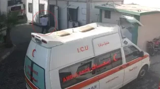 הפועל נפל מהגג ישר לידיו של איש ההצלה - צפו 