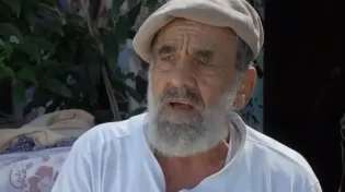 אדריכל, בנאי, אמן: הבית שניסים חצב מול החוף מיועד להריסה