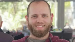 לוקח אחריות: המח"ט לתושבים אחרי הפיגוע: "זה כישלון שלי"