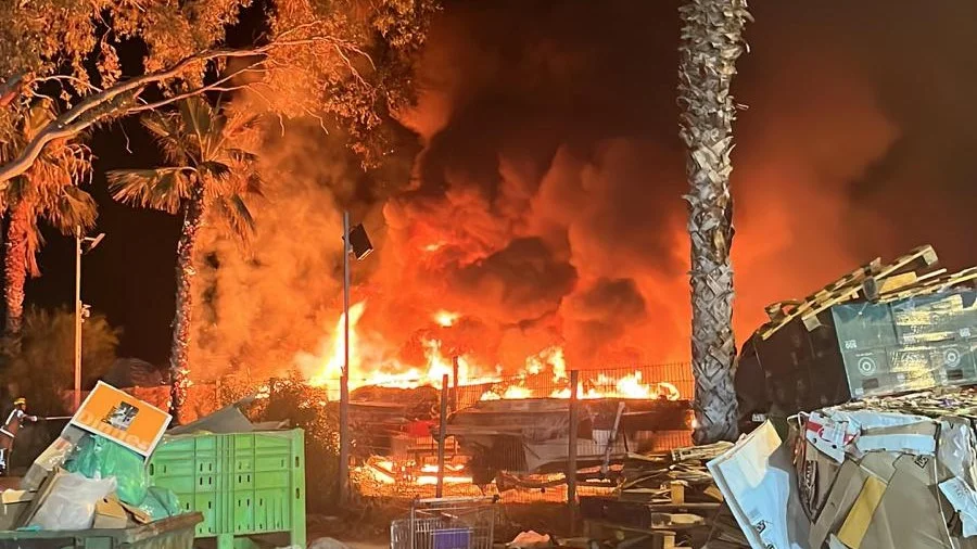 מכת ה"פרוטקשן" בצפון: חשד להצתת כלי שיט בחוף מגדל בכנרת