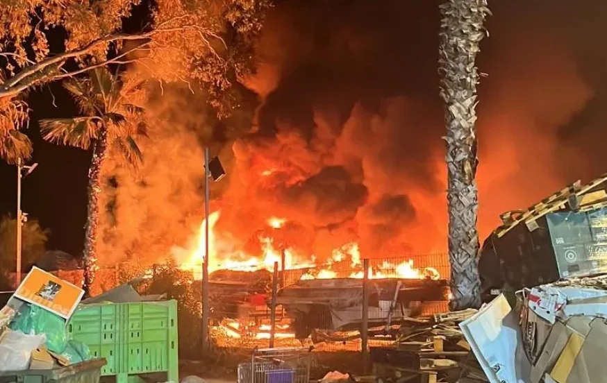 מכת ה"פרוטקשן" בצפון: חשד להצתת כלי שיט בחוף מגדל בכנרת מכת ה"פרוטקשן" בצפון: חשד להצתת כלי שיט בחוף מגדל בכנרת