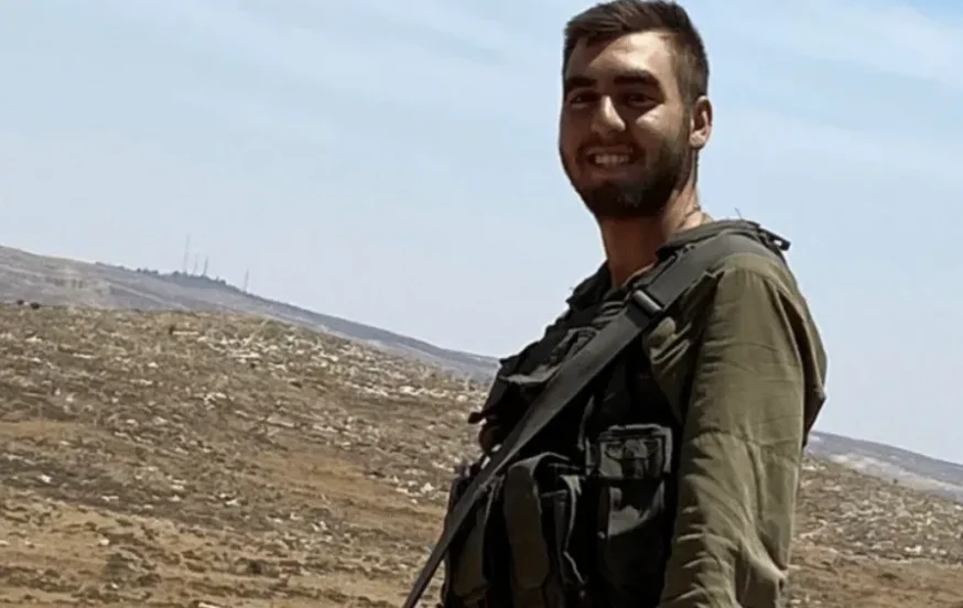 אמו של סמל אור ישראלוב לחבריו בהלוויה: "אתם הילדים שלי" אמו של סמל אור ישראלוב לחבריו בהלוויה: "אתם הילדים שלי"
