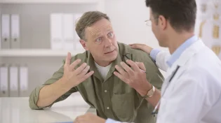 הרופא סירב לטפל בחברו: "שכחת מי עשה אותך עסוק?"