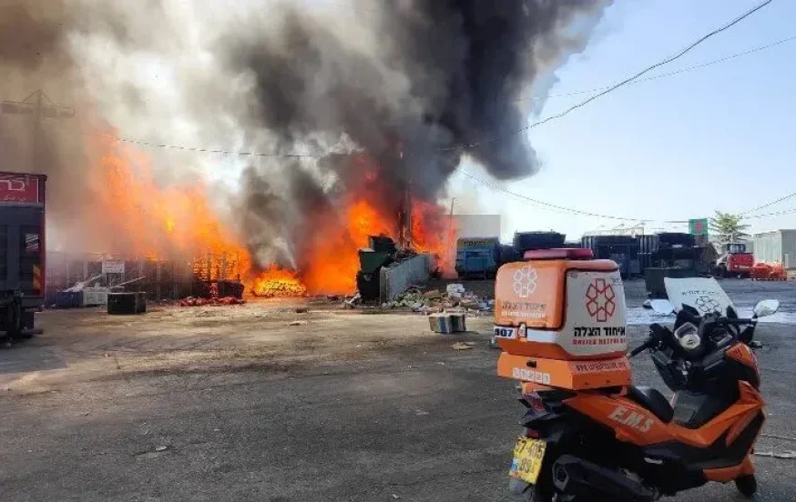 נזק רב: שריפת ענק בשוק הסיטונאי בירושלים נזק רב: שריפת ענק בשוק הסיטונאי בירושלים