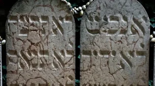 רק אחת: איזו מילה הייתה חסרה בלוחות הראשונים?