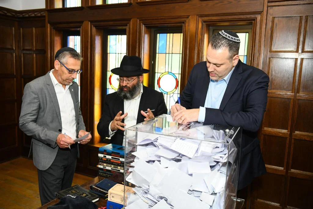 "מורשת תרבות יהודית": השר זוהר בביקור בכפר חב"ד 